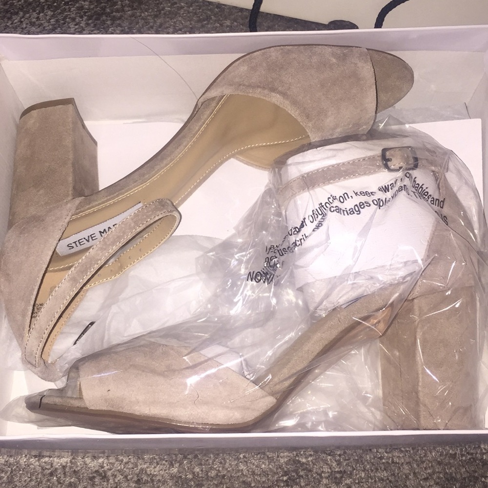BRAND NEW Steve Madden taupe sandal NEVER WORN!